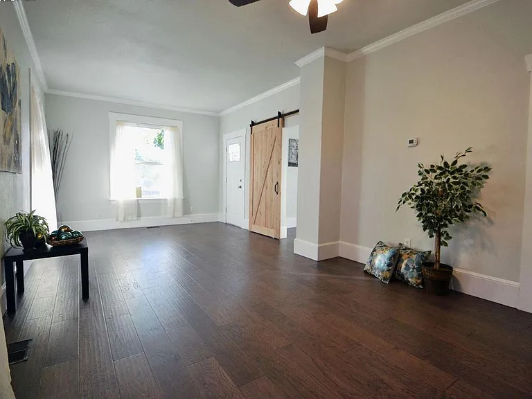2018 W Pikes Peak Ave — Photo 3