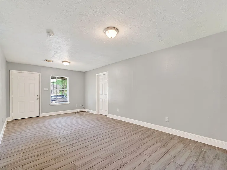 3031 Groton Dr — Photo 4
