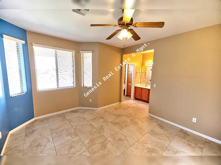 606 W Woodfield Ct — Photo 16