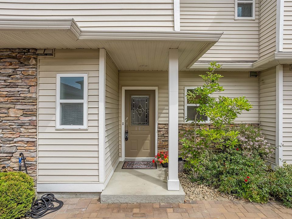 1st image of 4049 Lakeshore Rd Unit 104