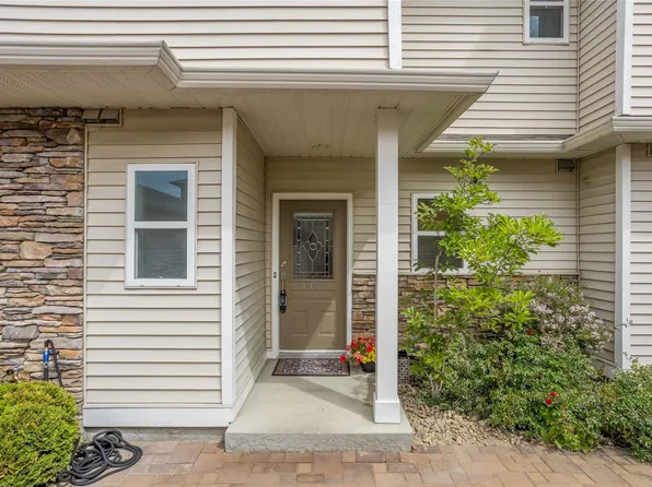 4049 Lakeshore Rd Unit 104, Kelowna, BC V1W 1V7