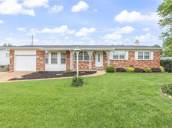 9511 Antigo Dr, Saint Louis, MO 63123