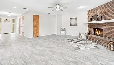3 bed, 1904 sqft, $2,385 — Photo 3
