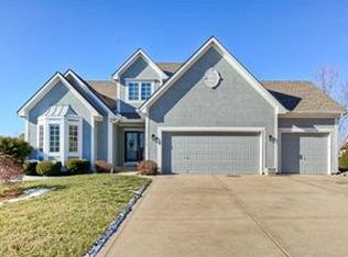 1116 SW Prairie Star Cir, Lees Summit, MO 64081