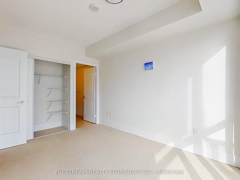 560 Front St W #829 — Photo 23