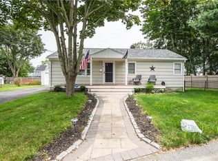 6 Wood Rd, Middletown, RI 02842