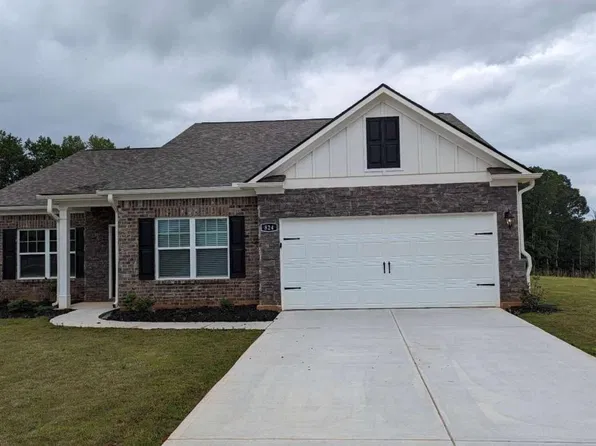 824 Athens Ln, Locust Grove, GA 30248