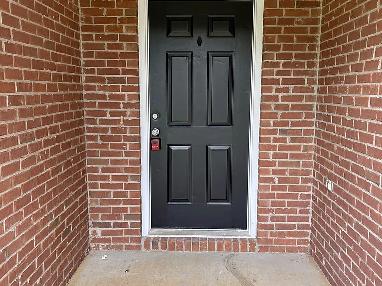 100 Brook Glen Dr — Photo 3
