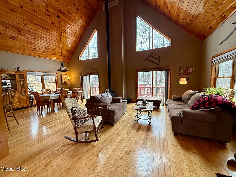 4th image of 364 Gansevoort Road