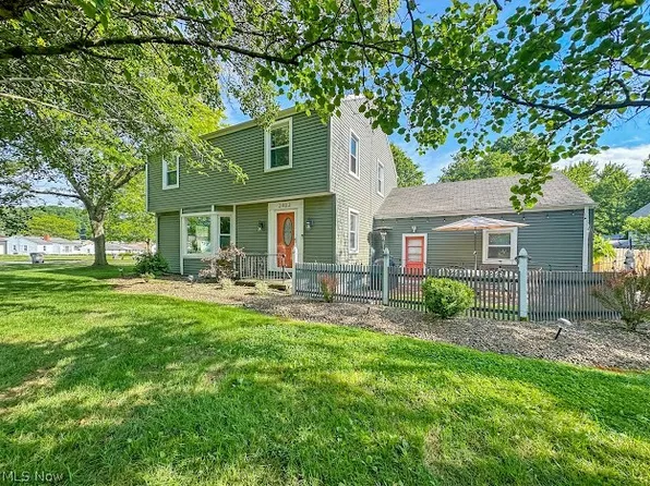2403 Bears Den Rd, Youngstown, OH 44511