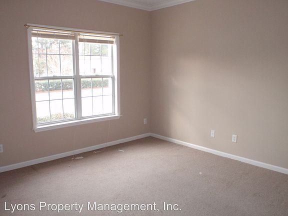 3rd image of 1720 Northside Dr APT D