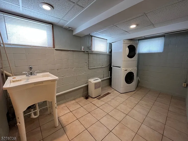 364 Chestnut St — Photo 17