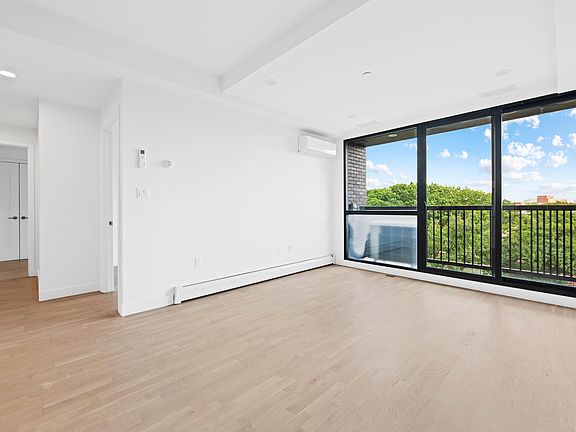 5th image of 2600 7th Ave #3R