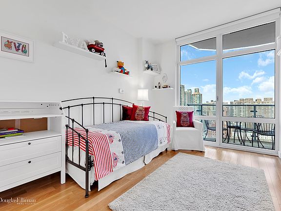 5th image of 555 W 59th St APT 25A