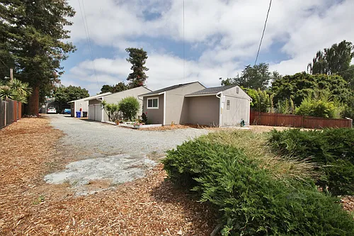 20310 Concord Ave Photo 1
