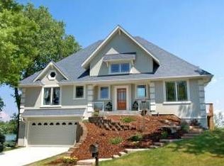 9015 Lake Riley Blvd, Chanhassen, MN 55317