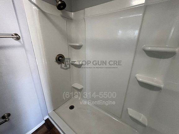 3rd image of 134 W Hawthorn St APT 9