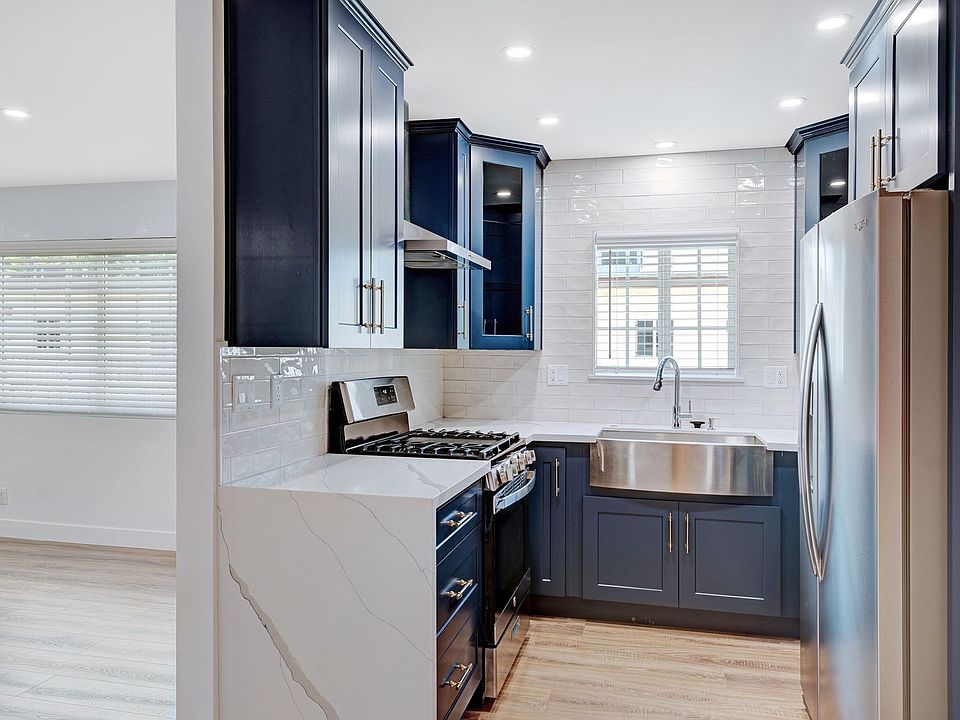 1st image of 124 S Marengo Ave #10