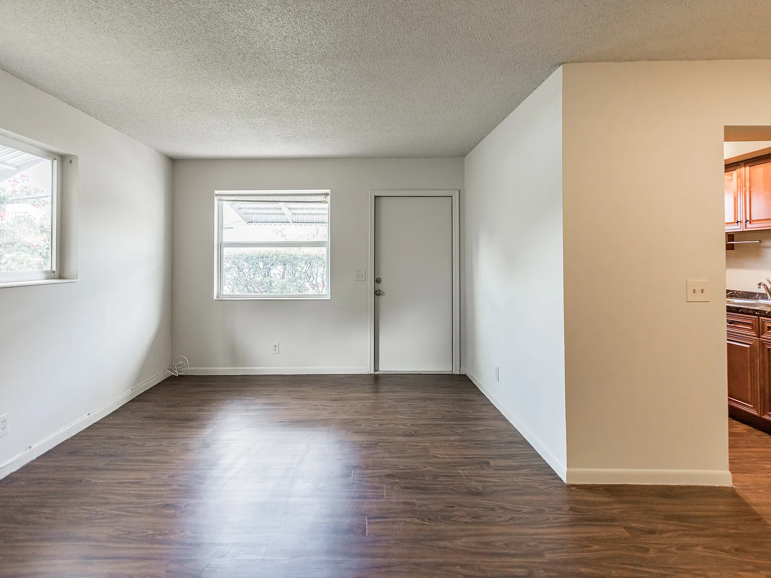 2202 SE 3rd St — Photo 2