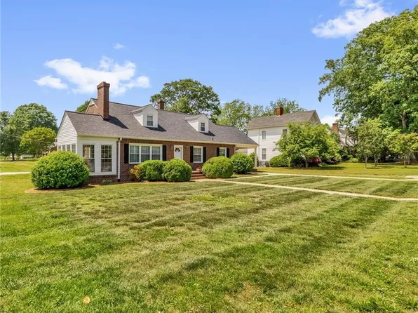 318 S Fayetteville St, Liberty, NC 27298