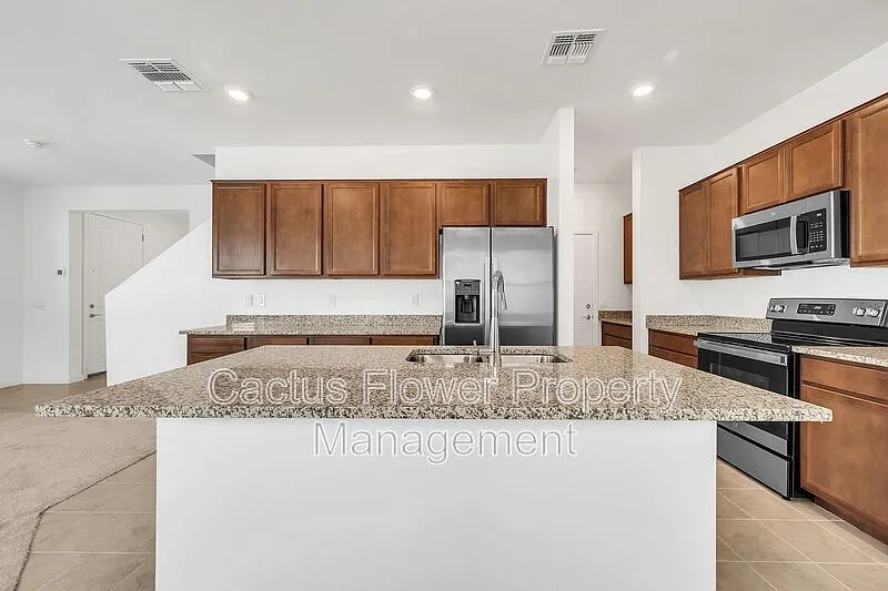 3 bed, 2.5 bath, 1785 sqft, $2,450 — Photo 4
