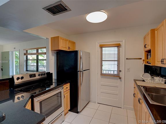 4th image of 3242 Mary St APT S213