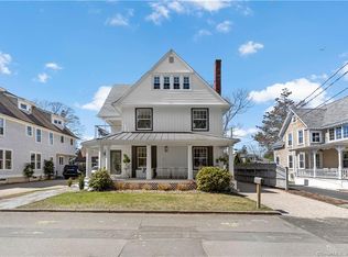 18 Halstead Ln, Branford, CT 06405