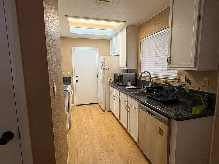 4465 Sunrise Ct — Photo 3