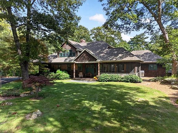 3rd image of 10 Pinecrest Rd