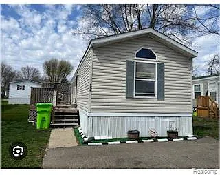 364 Tourangeau Dr photo 1
