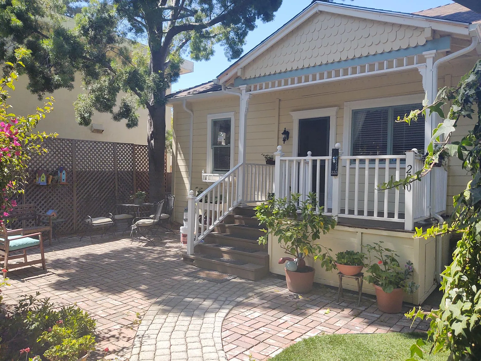 220 Bryant St photo 1