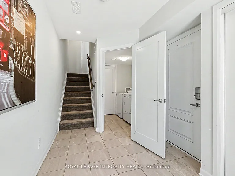 906 Lixnaw Ct — Photo 4