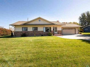 205 11th Ave NW, Pipestone, MN 56164