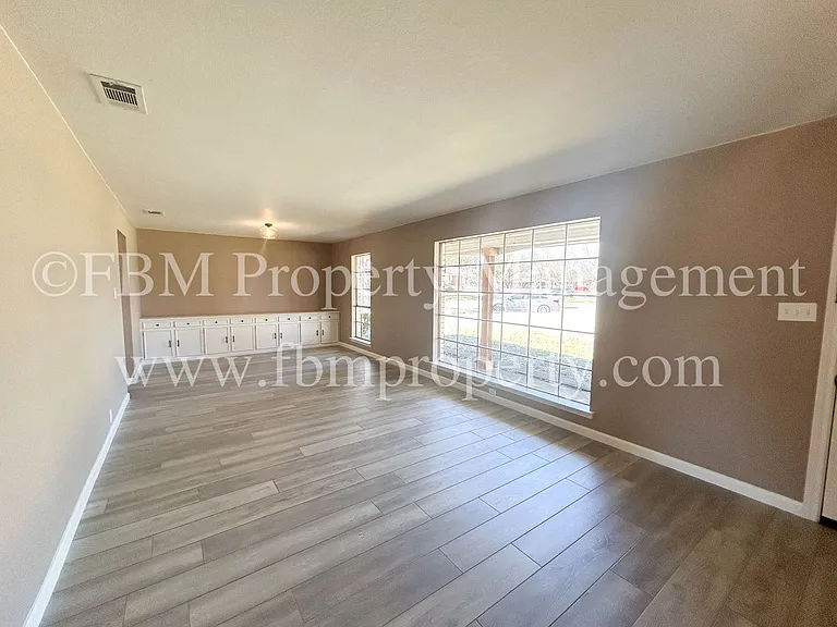 1005 Sunset Dr — Photo 7