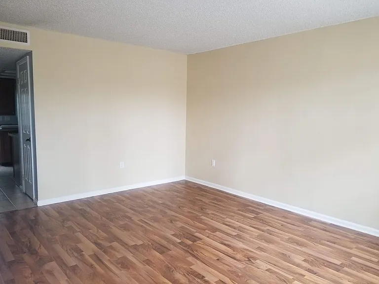1874 Avenue Q SW — Photo 4