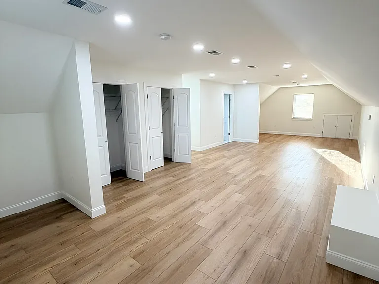 33 Grandview Ave #2 — Photo 9