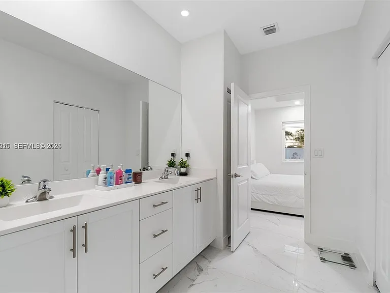13305 SW 190th Ter — Photo 33