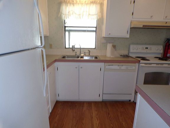 4th image of 948 Larkfield Dr