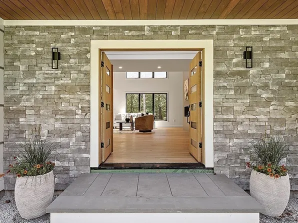 61 Channing Rd, Concord, MA 01742