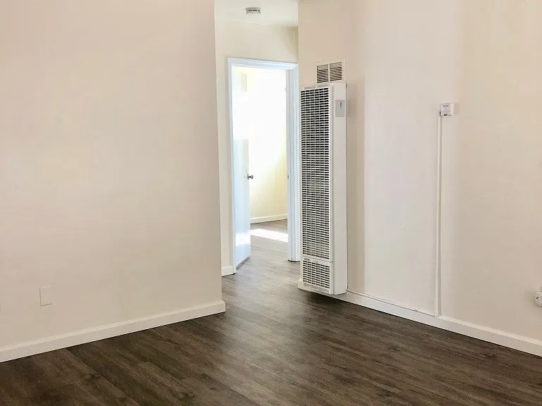 3059 Hawthorn St — Photo 16