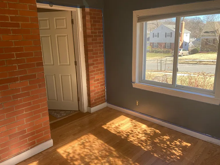 2818 Crest Ave — Photo 9