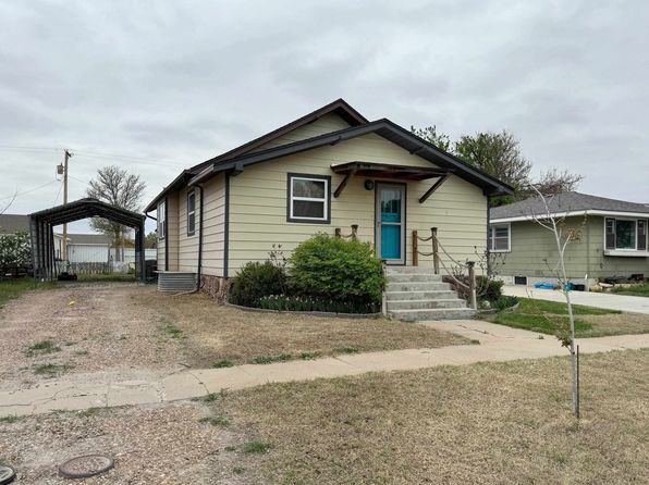 425 Park St, Quinter, KS 67752