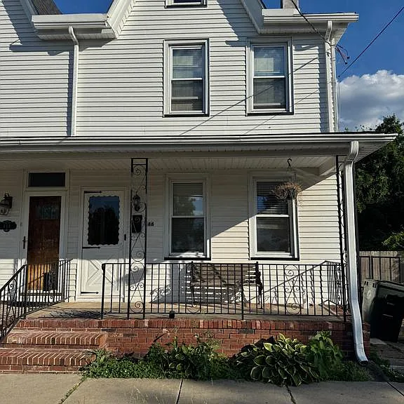 446 W Broad St — Photo 1