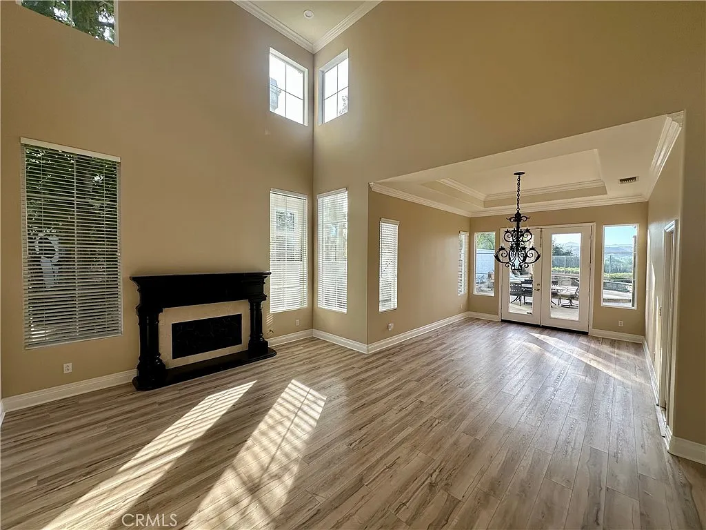 5 bed, 4.5 bath, 3961 sqft, $10,000 — Photo 4