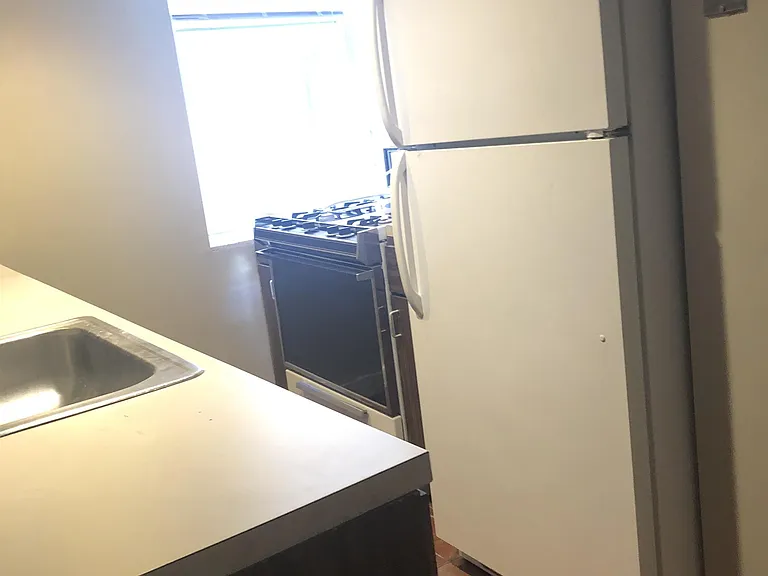 709 S American St #2R — Photo 4