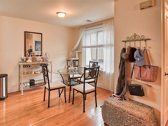 5th image of 189 Cambridge Dr #189