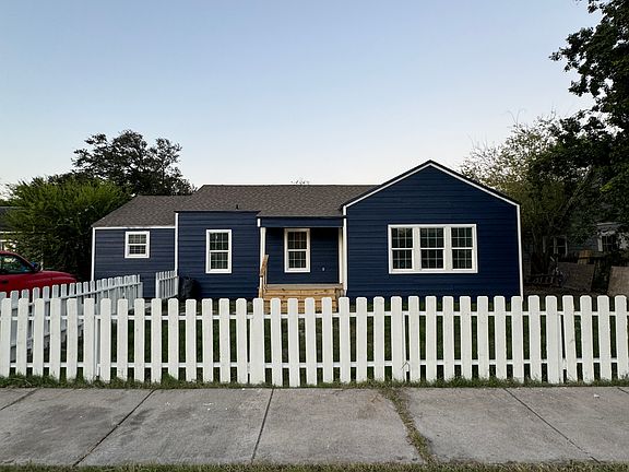 3rd image of 2844 S Alameda St