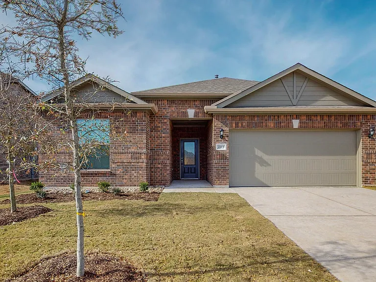 2113 Emma Ct — Photo 1