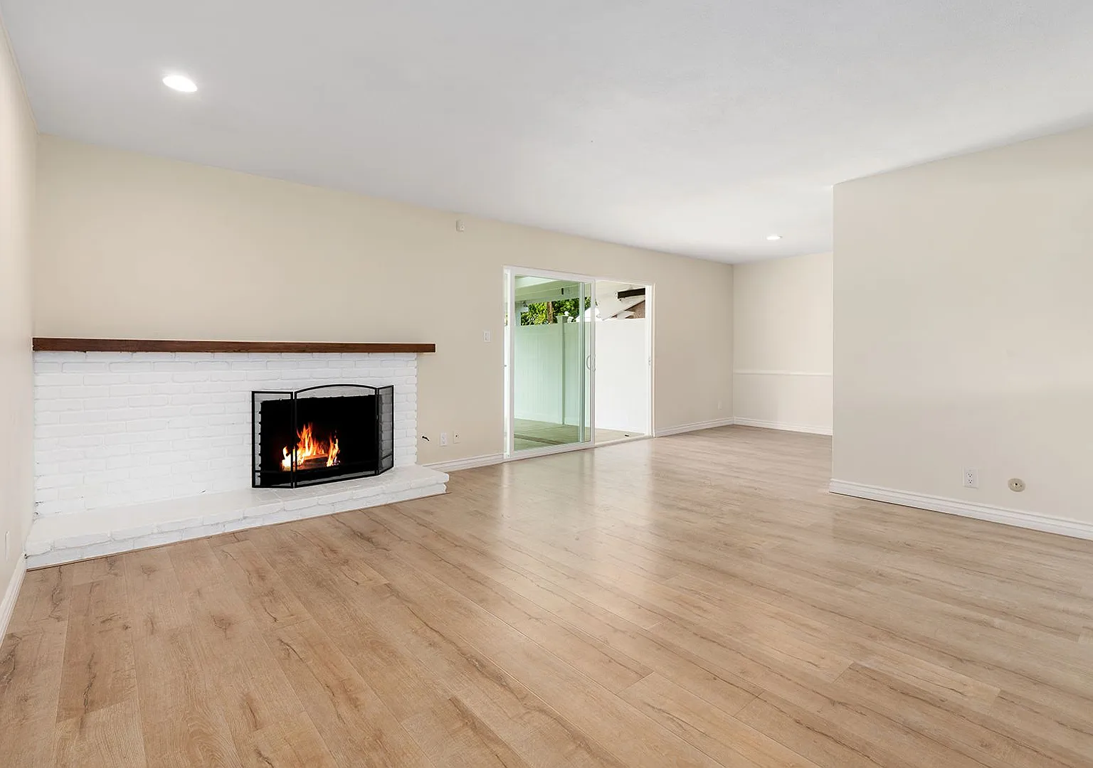 Updated 4-Bedroom Texas Tract Home with Spacious Backyard — Photo 3
