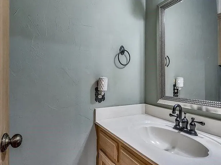 1408 Fox View Ct — Photo 25